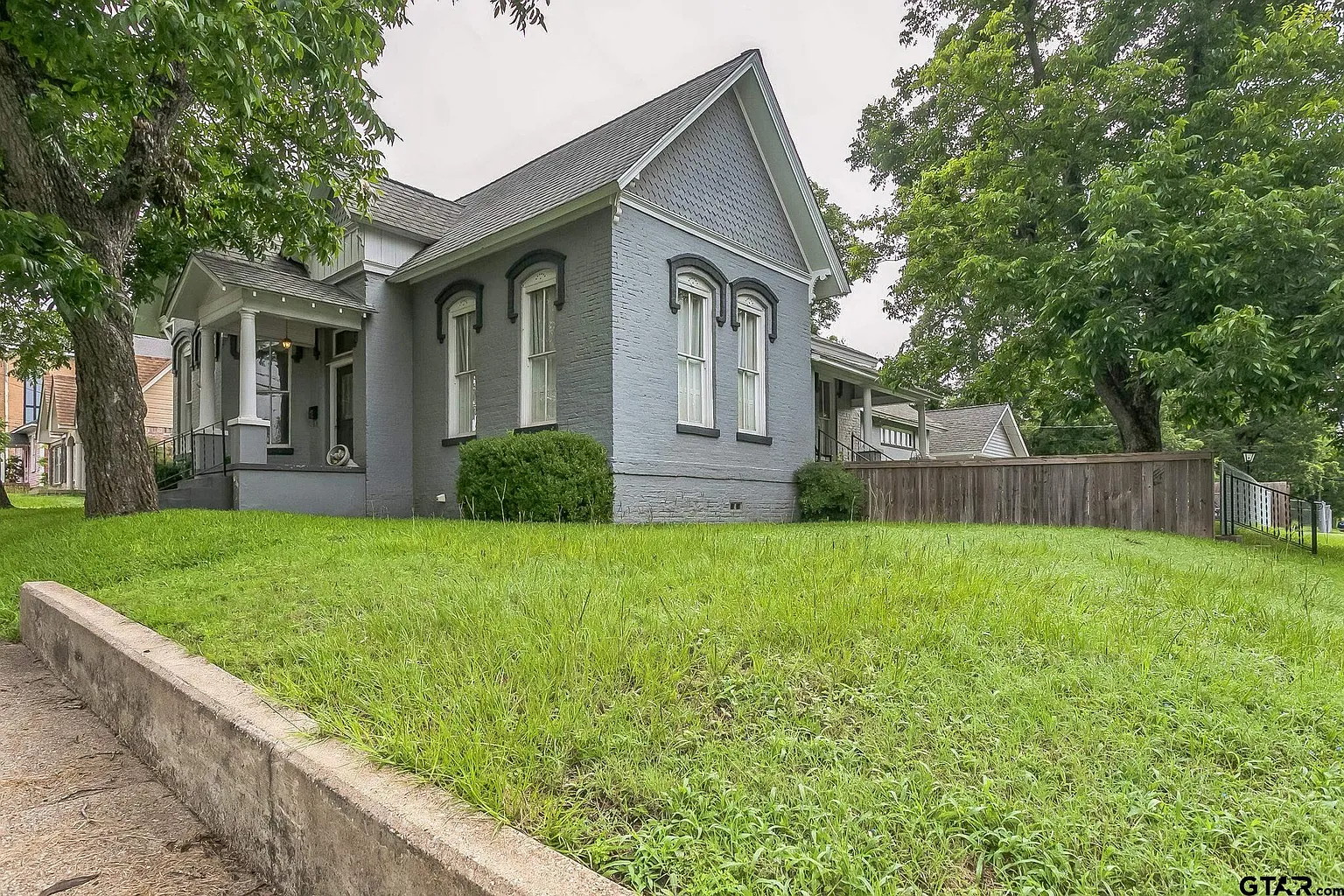 293 S Barron St photo 1