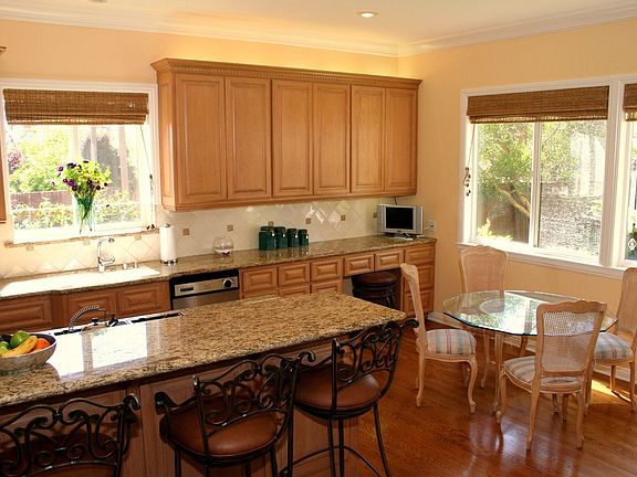 Kitchen/Bar/Nook