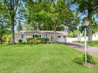 254 Sweetbriar Dr, Warminster, PA