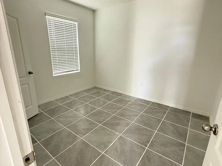 187 Emanuelle Dr — Photo 46