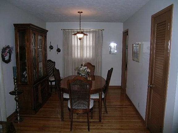 4th image of 3610 Armbrust Dr