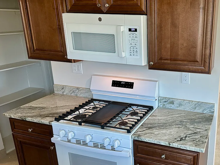 2110 N Sycamore Blvd — Photo 2