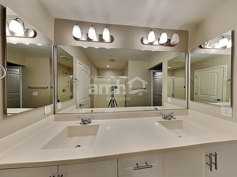 20769 W Thomas Rd — Photo 10