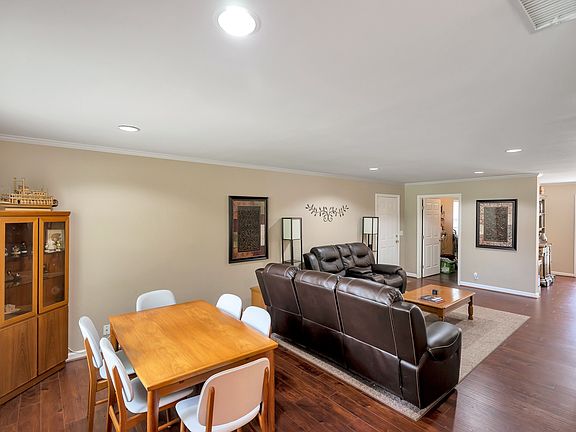 3rd image of 514 Countrywood Dr