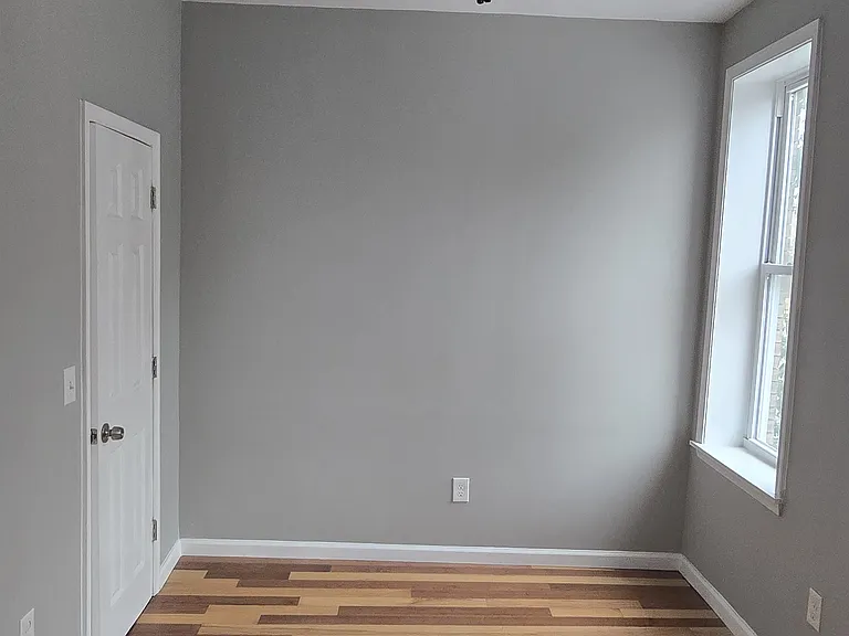 733 E 22nd St — Photo 13