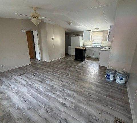 3rd image of 3023 Bryan Rd