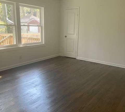 3rd image of 2580 Cascade Rd SW