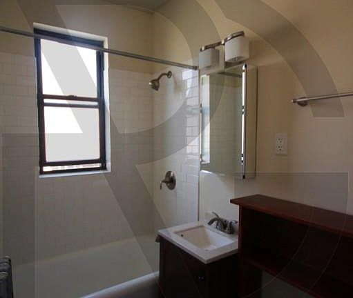 4th image of 4614 N Paulina St #4614306