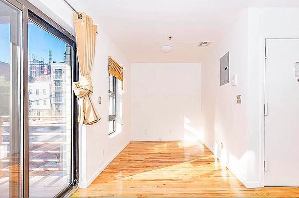 1st image of 118 Leonard St APT 4