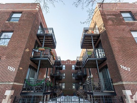 2nd image of 1153 W Grace St #3N5