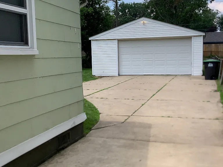 15434 Oldham St — Photo 13