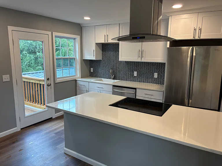Kitchen with peninsula and built-in cooktop/ oven