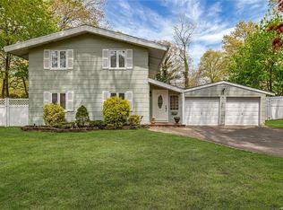 29 Redleaf Ln, Commack, NY 11725