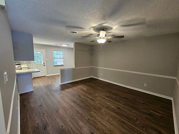 3rd image of 920 Bradley Bell Dr