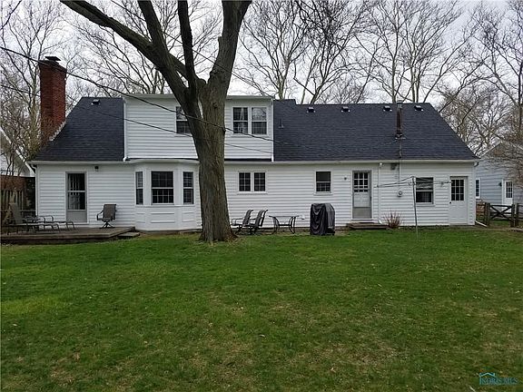 2nd image of 324 Sycamore Ln