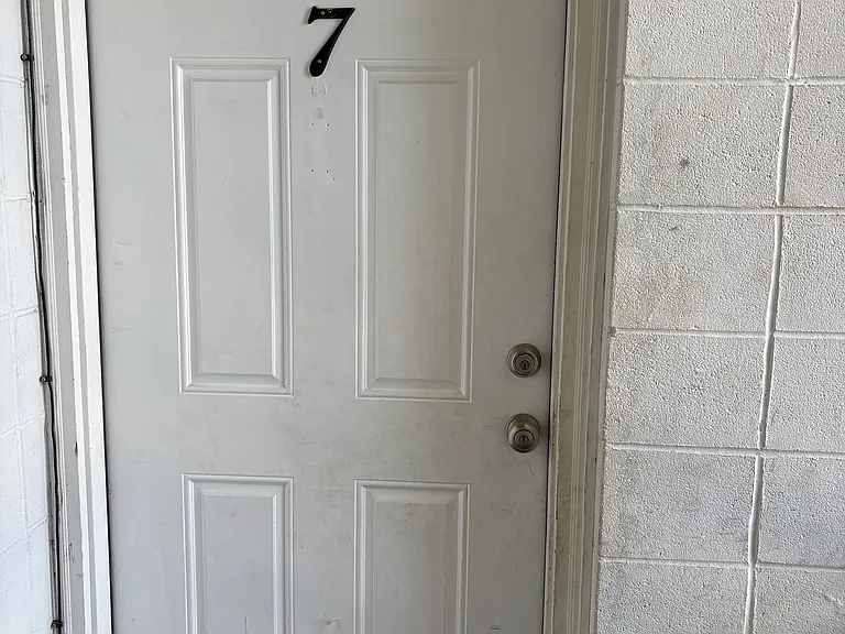 1027 Highland St #7 — Photo 10