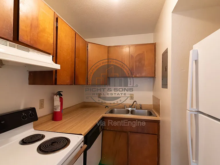 236 Desoto Dr #3 — Photo 2
