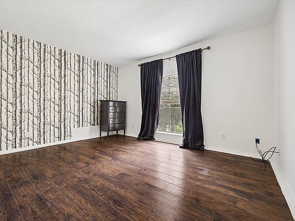 5th image of 2100 Tanglewilde St APT 538