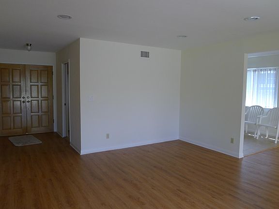 4th image of 7519 Sausalito Ave