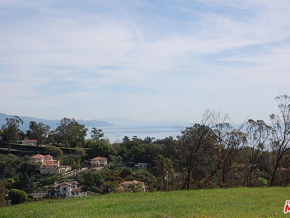 5th image of 4 Sunrise Hill Ln