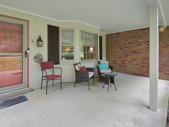 5th image of 9571 Iris Dr