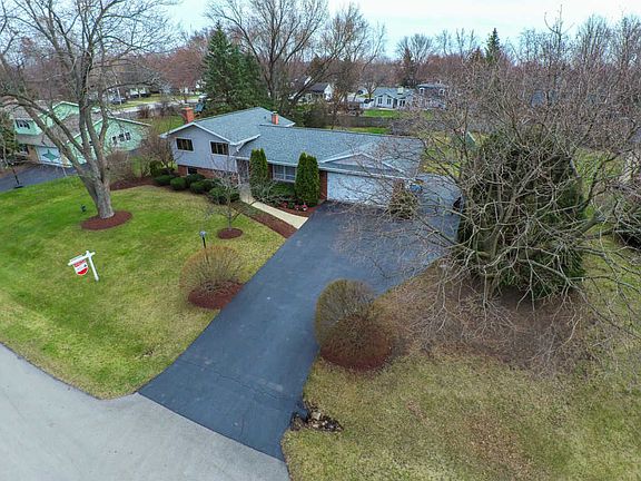 4th image of 28W033 Hillview Dr