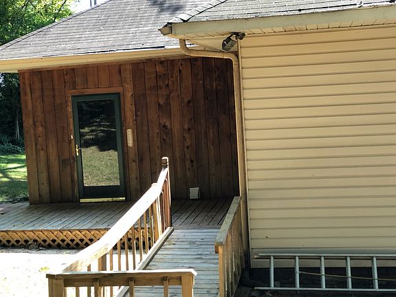 3rd image of 126 Tucker St
