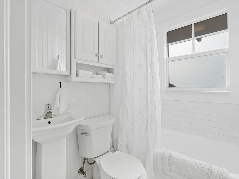 118 SE 7th Ave — Photo 9