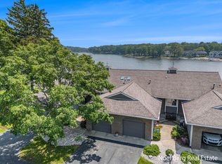 606 Edgewater Ct, Spring Lake, MI 49456