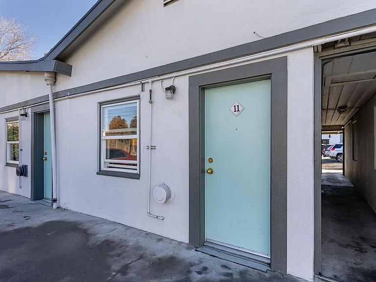 2150 Victorian Ave — Photo 13
