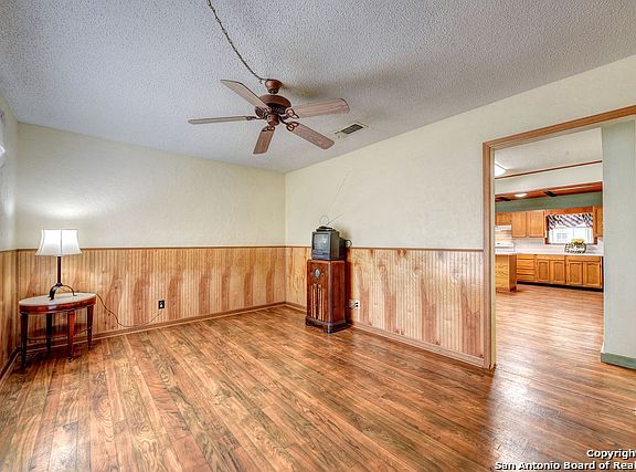 2nd image of 221 Linda Ct