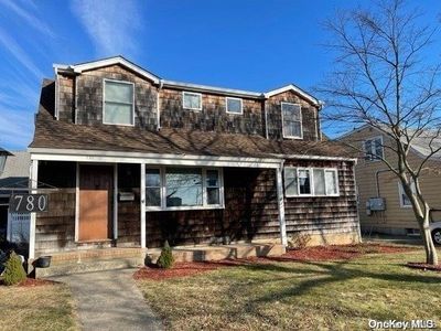 780 S Broadway, Lindenhurst, NY, 11757