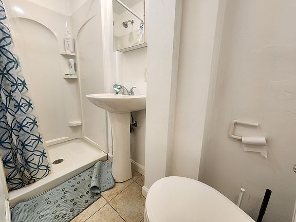 5th image of 6 8th St #6