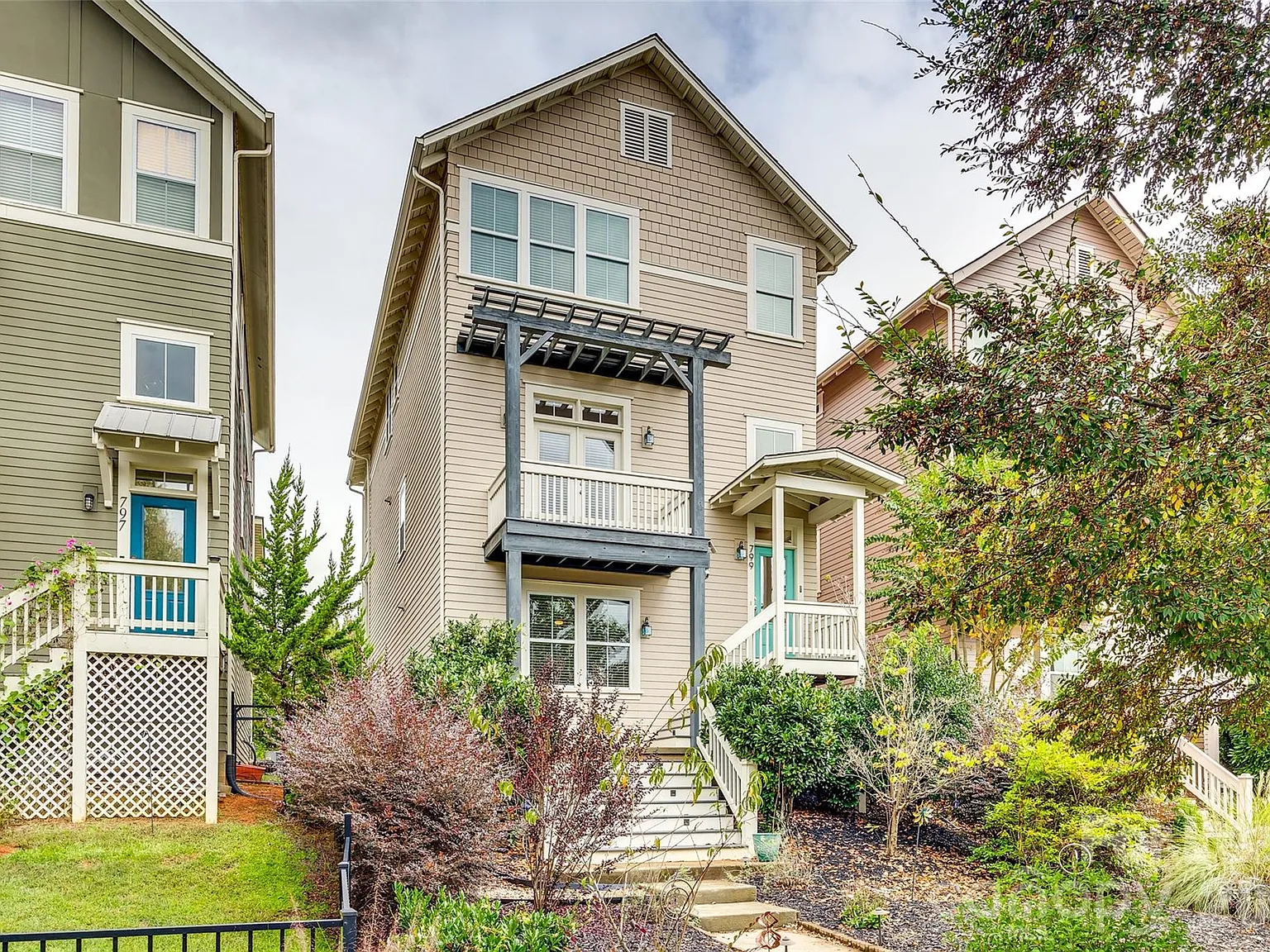 4 bed, 3.5 bath, 2545 sqft, $2,950 — Photo 1