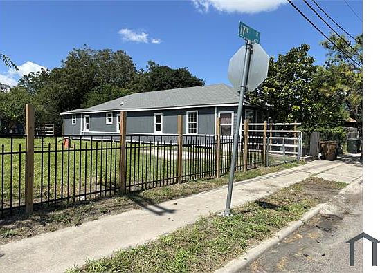 5th image of 613 17th St