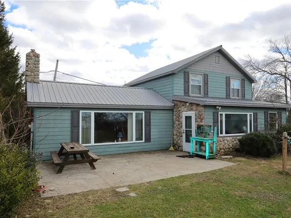 11786 Old Lake Rd, North East, PA 16428