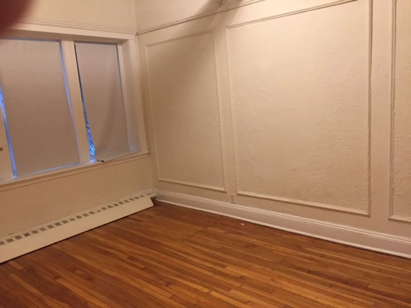 Brighton 1-Split: 2 Bedrooms or 1 Bedroom + Living Room — Photo 2