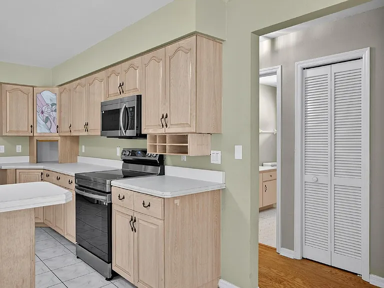 77 Folcroft Ln — Photo 43