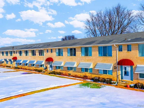 27094 Sandy Hill Ln #24, New Hudson, MI 48165