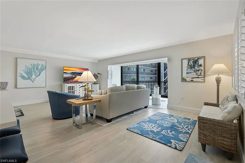 2 bed, 2.0 bath, 1393 sqft, $10,500 — Photo 4