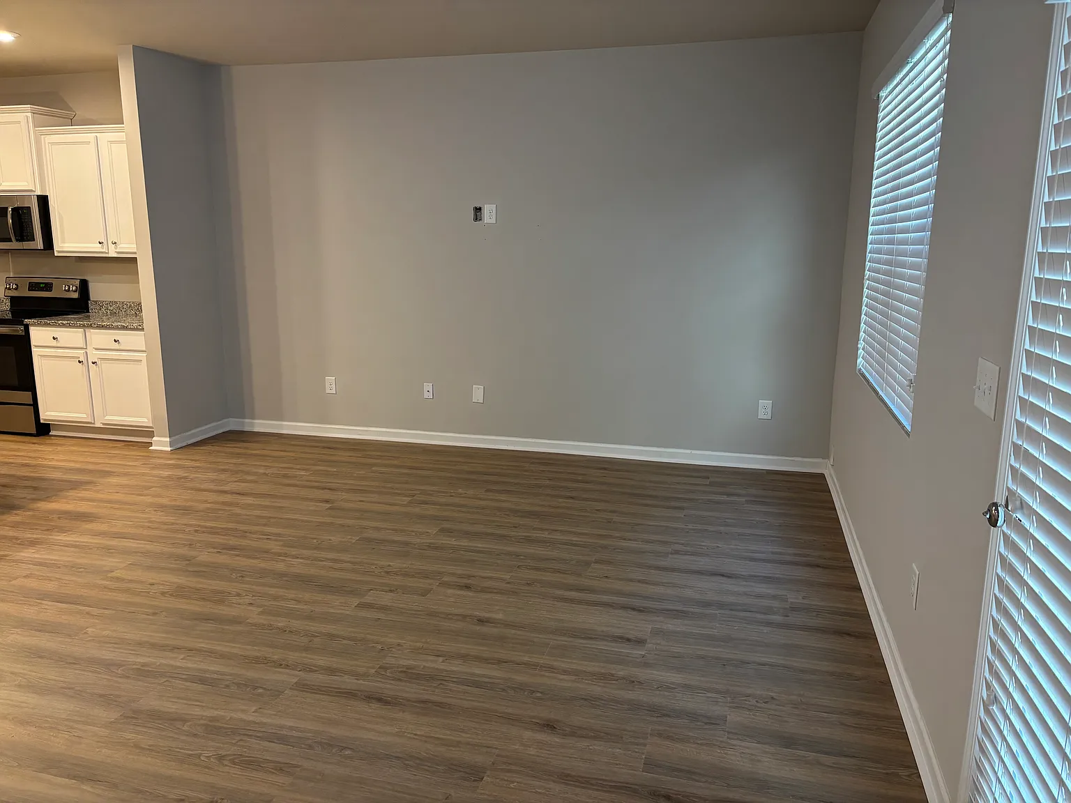 8925 Commons Townes Dr — Photo 4