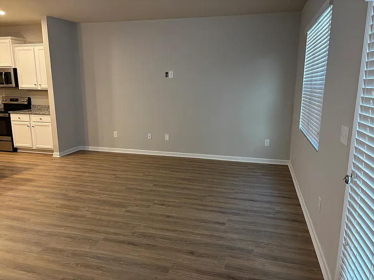 8925 Commons Townes Dr — Photo 4