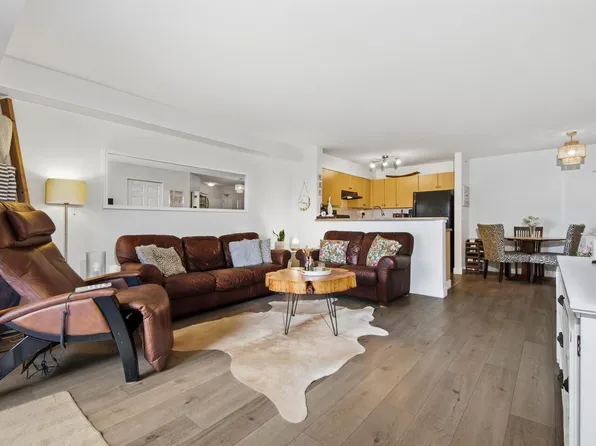 248 Sherbrooke St #1414, New Westminster, BC V3L 0A2