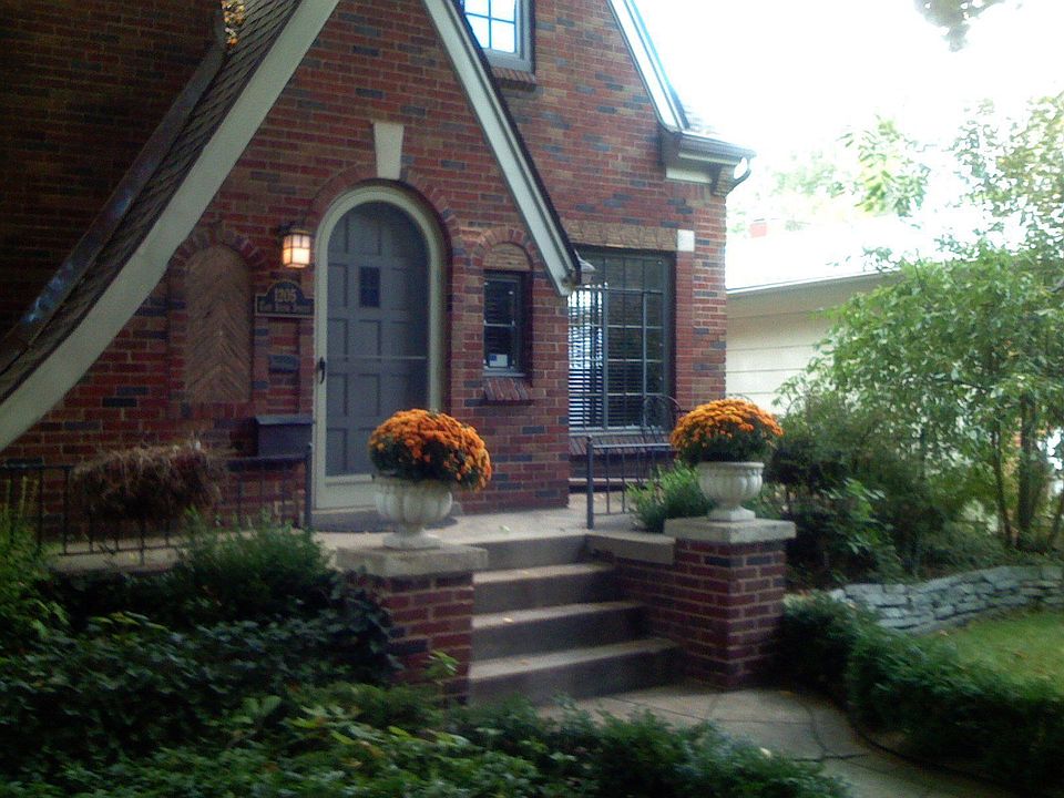 1st image of 1205 E 6th St