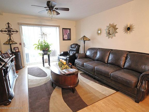 3rd image of 85 Elmwood Park Dr #D46