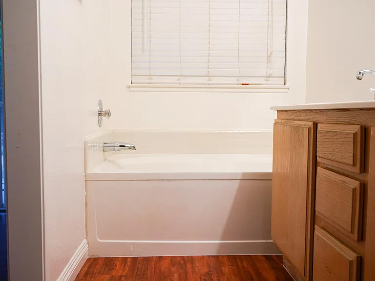 2336 Honeysuckle Way — Photo 11