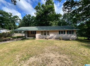 829 Woodlock Ln, Weaver, AL 36277