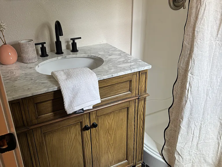 528 E Palmyra Ave — Photo 14