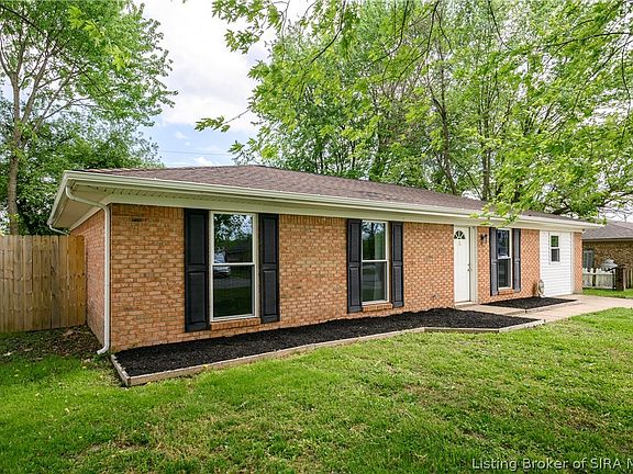 3rd image of 310 Lynn Lane