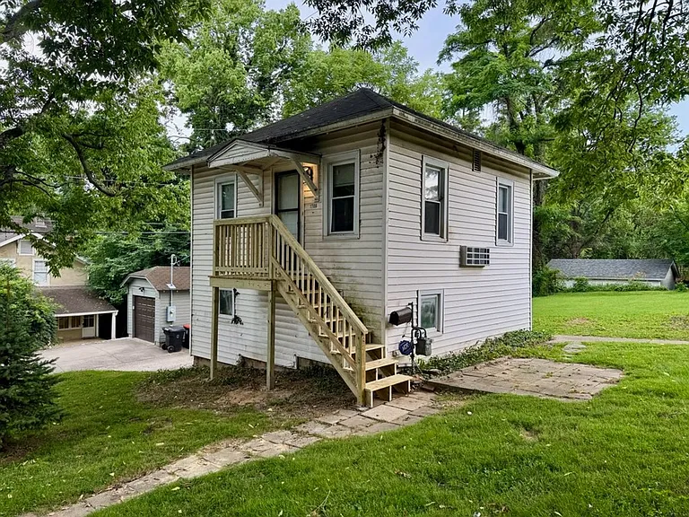 1706 Cowling Ave — Photo 10
